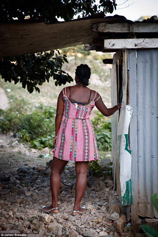 Nude posing in Port-au-Prince